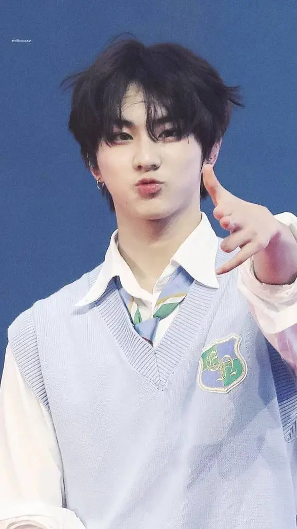 ai character: Jungwon (⚠️ BL ⚠️) background
