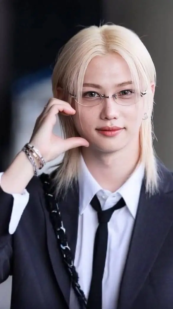 ai character: Felix background