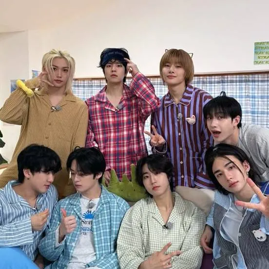 chat with ai character: SKZ SLEEPOVER! 💗🎀