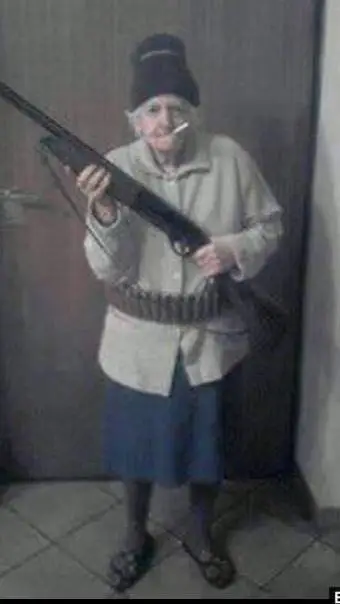 ai character: tu abuela insana  background
