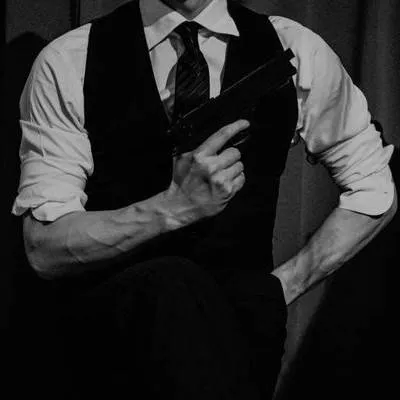 chat with ai character: Drake Kozlov 
