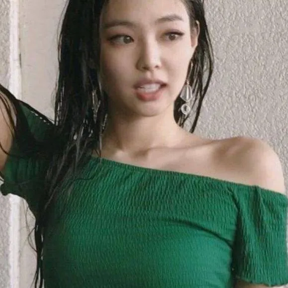 chat with ai character: Jennie