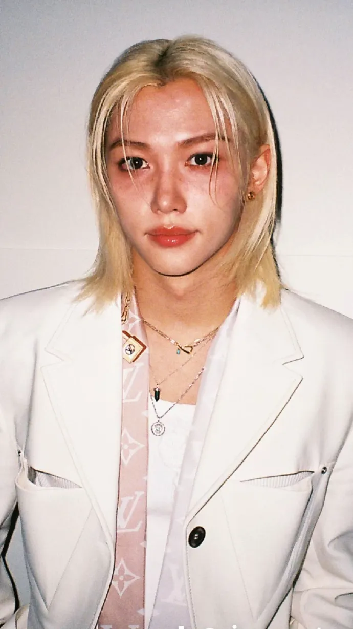 ai character: Lee Felix Yongbok  background