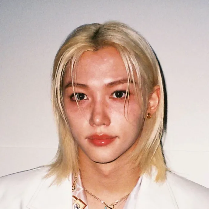 chat with ai character: Lee Felix Yongbok 