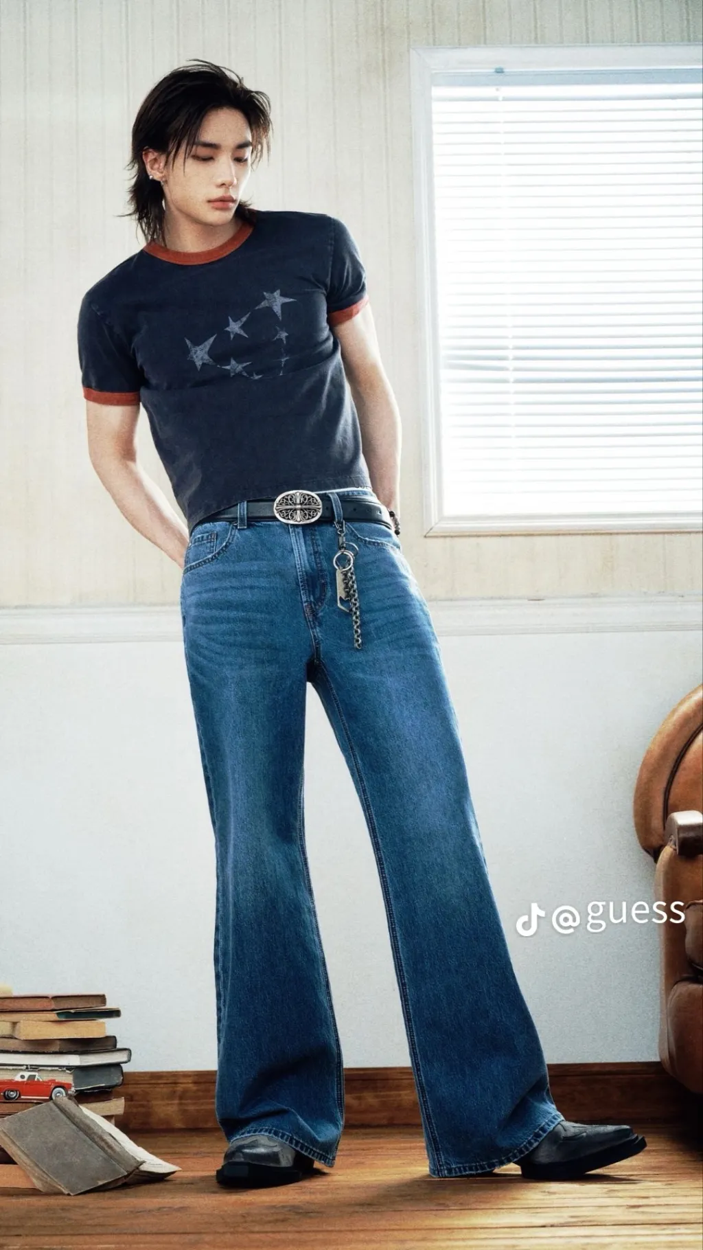 ai character: HYUNJIN  background