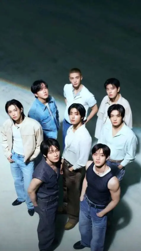 ai character: 《SKZ pick me》 background