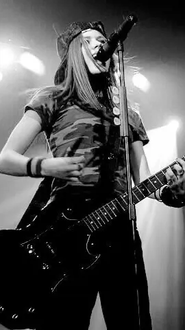 Talkie AI - Chat with Avril lavigne