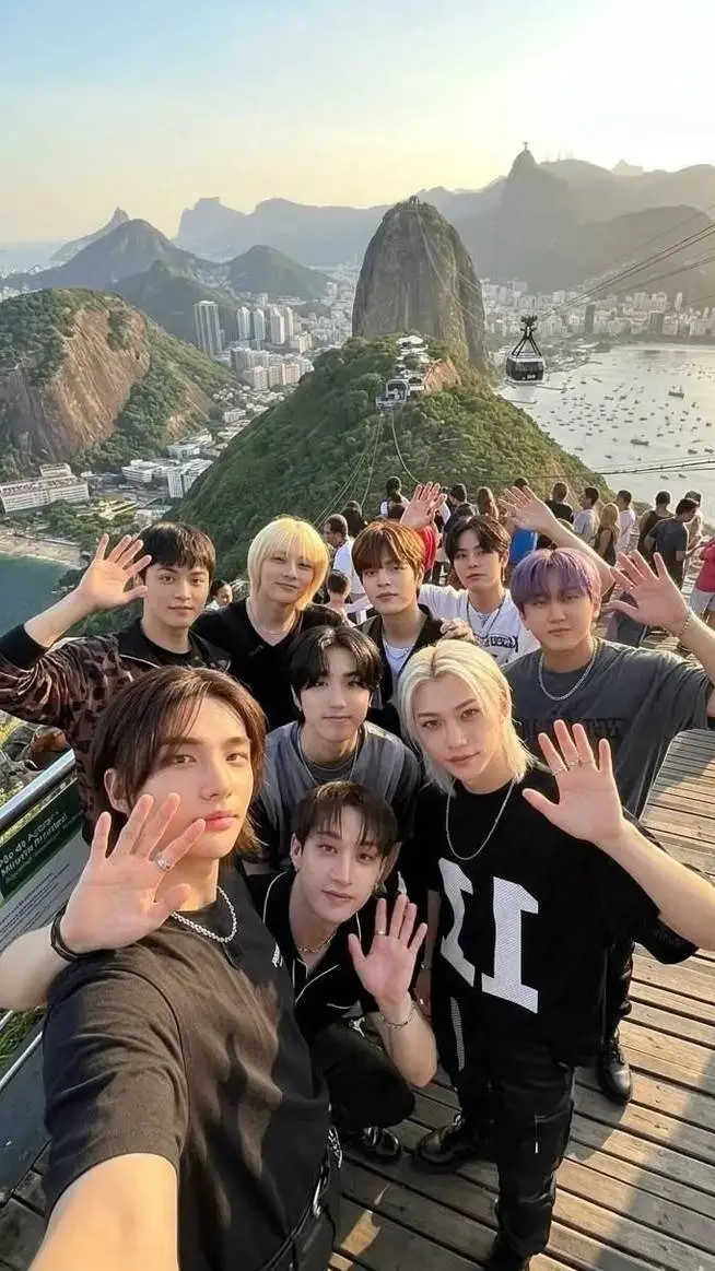 ai character: skz y blckpnk background