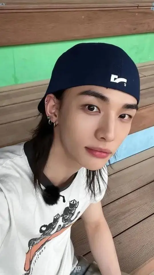 ai character: hyunjin background