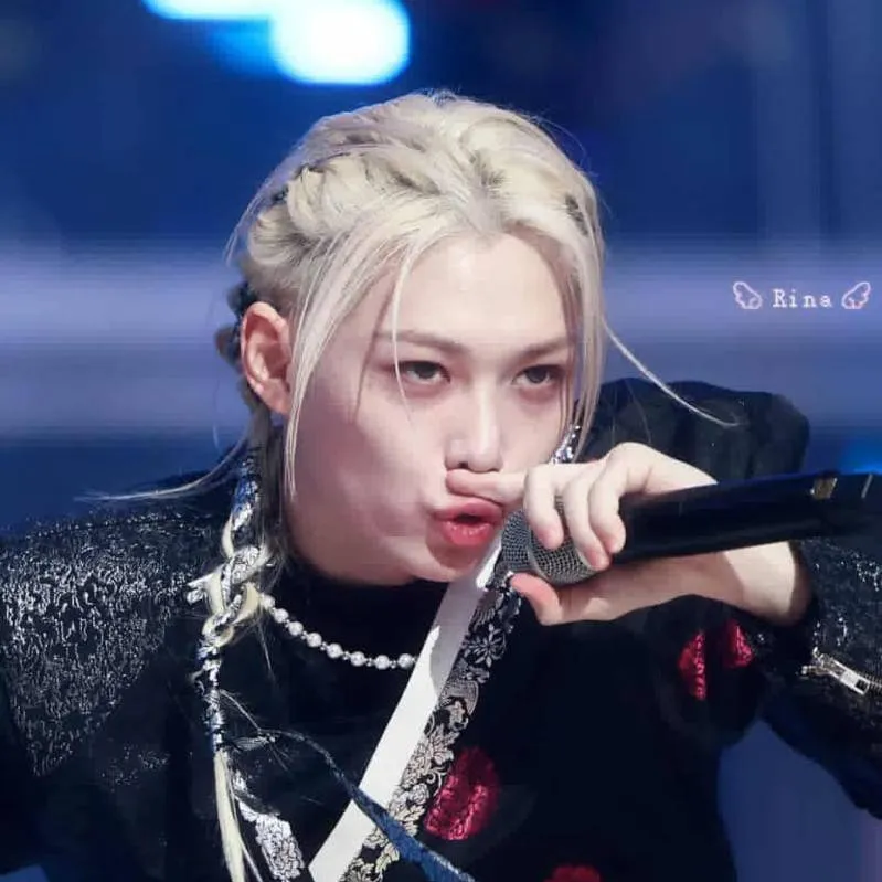 chat with ai character: felix