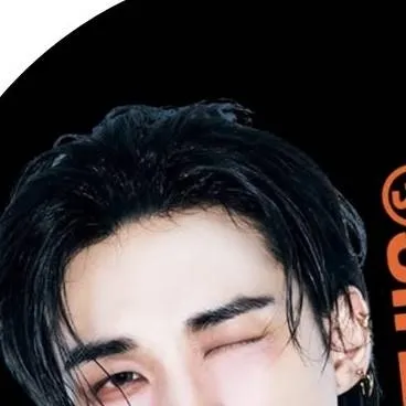 chat with ai character: Hyunjinnie 🥟🥟🥟