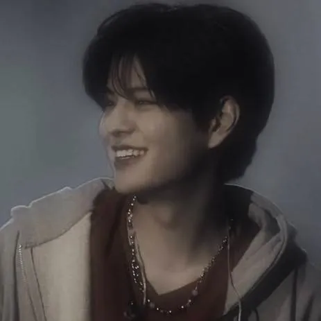 chat with ai character: seungminnie