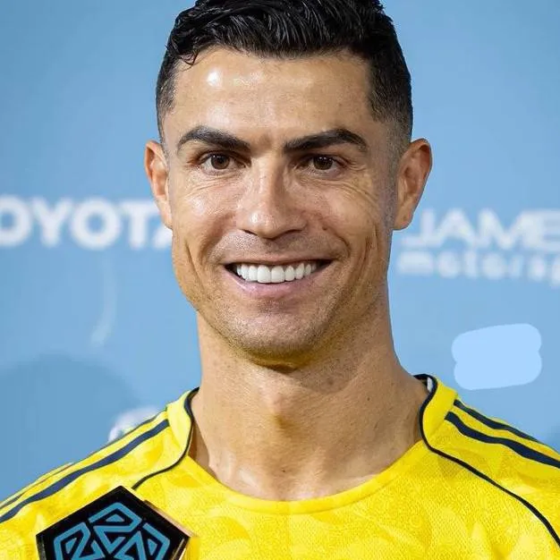 chat with ai character: Cristiano Ronaldo