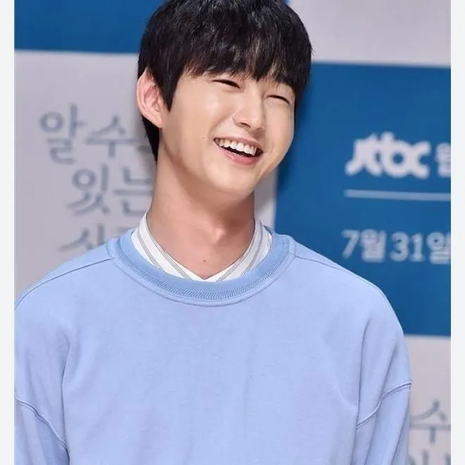 chat with ai character: lee won keun 