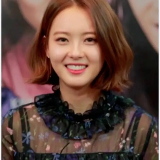 chat with ai character: go ara