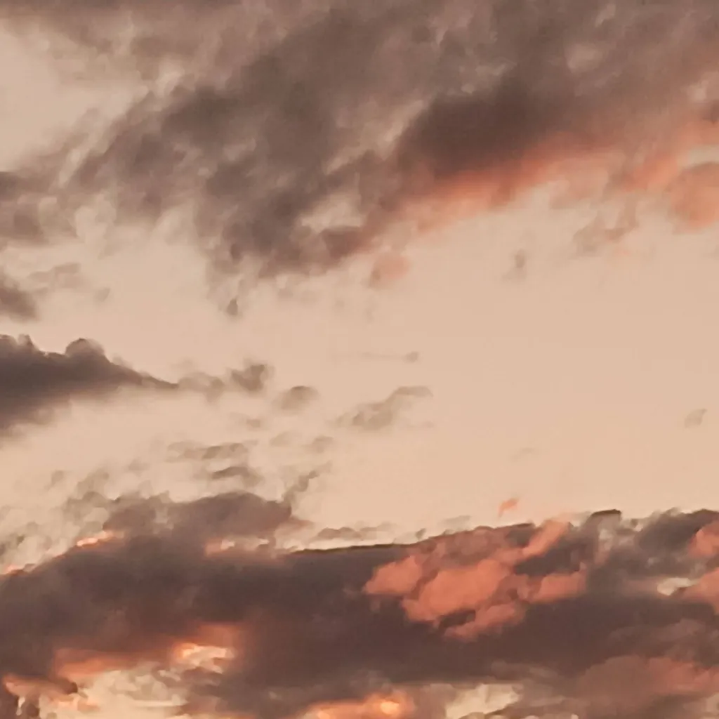 chat with ai character: *Leah*