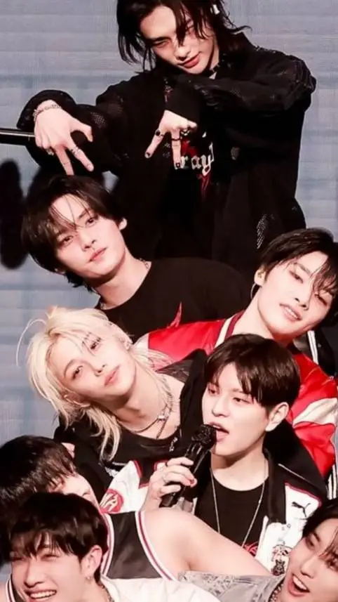ai character: stray kids  background