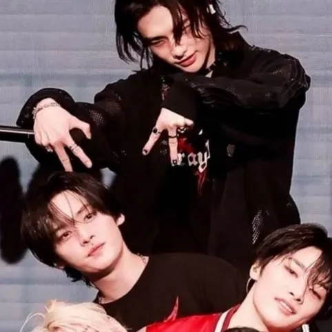chat with ai character: stray kids 