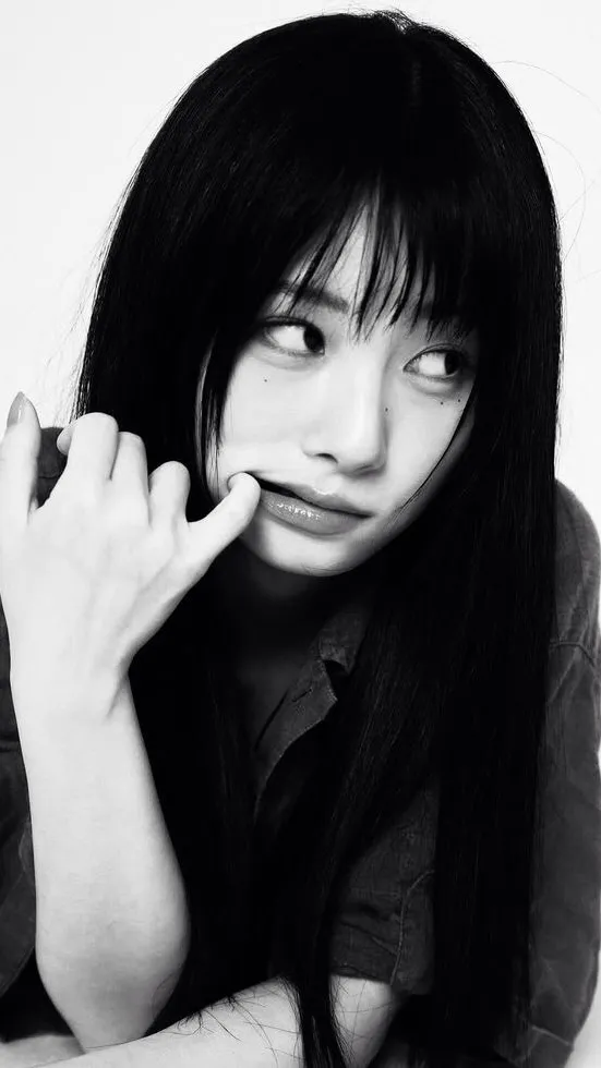 ai character: Lisa✌🏻 background