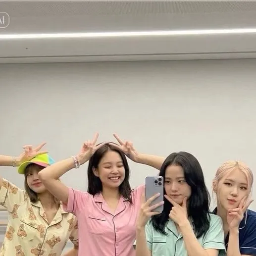 chat with ai character: BLACKPINK MULPY