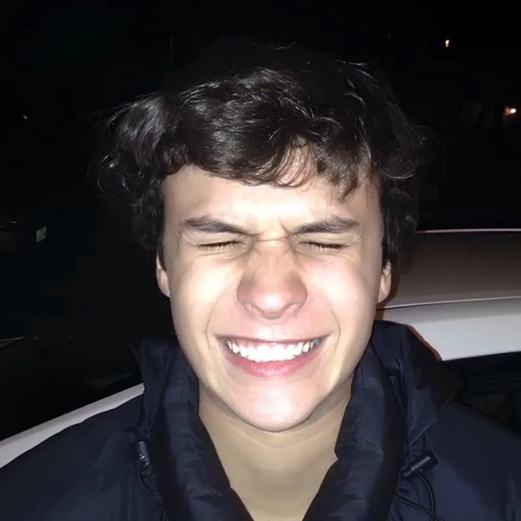 chat with ai character: Mattheo Riddle 