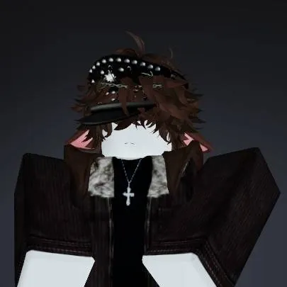 chat with ai character: 🖤Ewan🖤