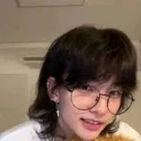 chat with ai character: Hyunjin 