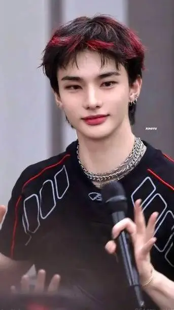 ai character: Hyunjin  background