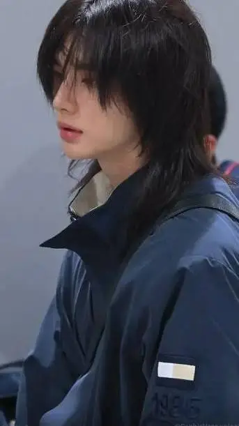 ai character: Hyunjin  background