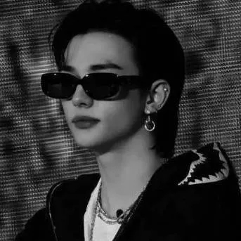 chat with ai character: Hyunjin Mafia