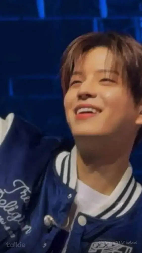 ai character: Seungmin  background