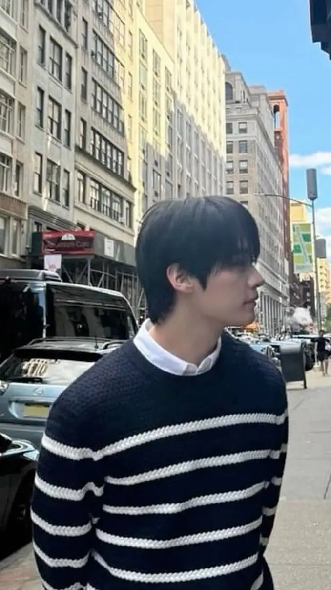 ai character: 리노 background