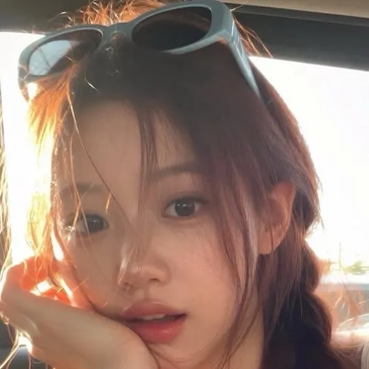chat with ai character: Yuna