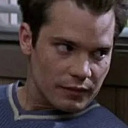 chat with ai character: Mickey alteri