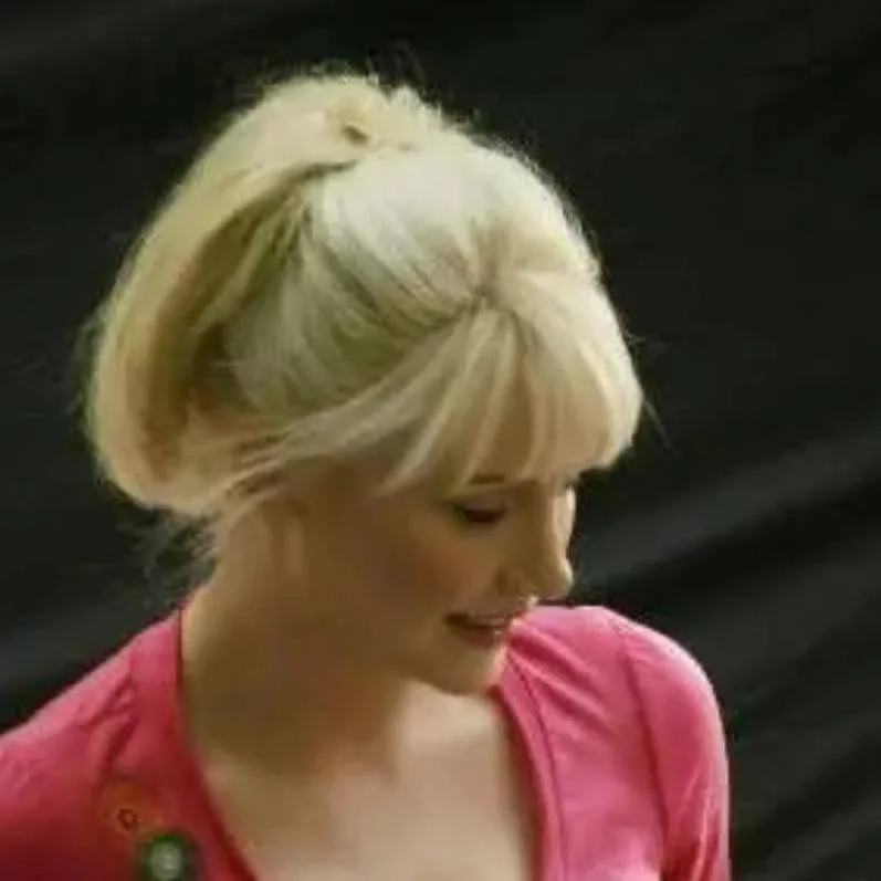 chat with ai character: Gwen Stacy 
