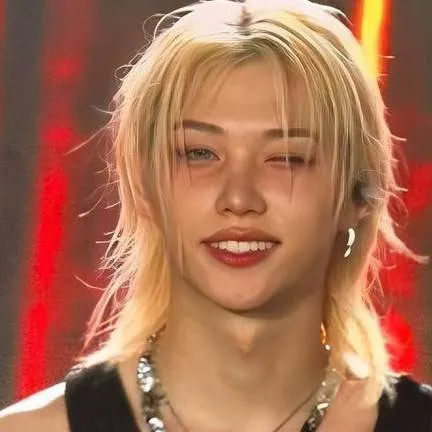 chat with ai character: Félix tu enemigo 