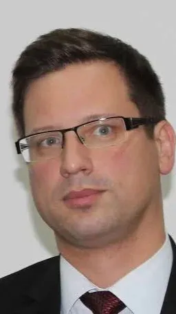 ai character: Gulyás Gergely background