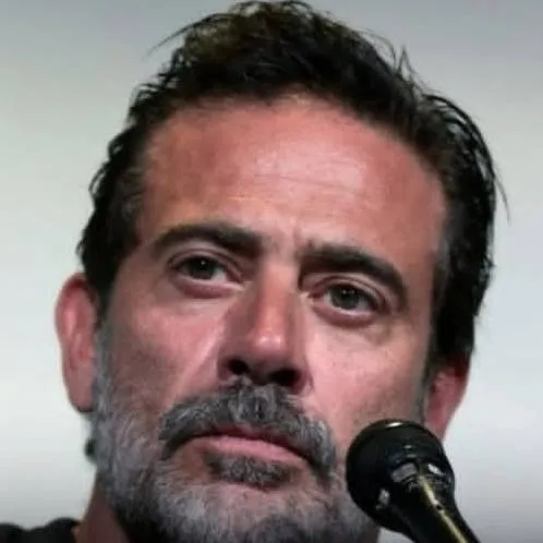 chat with ai character: TWD CAST COMIC CON