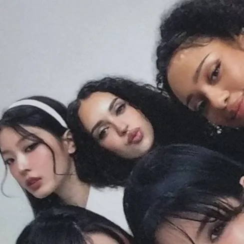 chat with ai character: Katseye member 