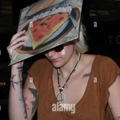 chat with ai character: Paris Jackson