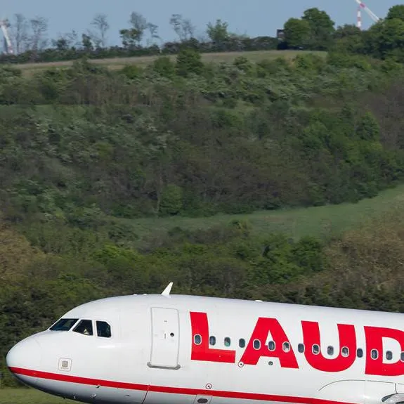 chat with ai character: Defunct Airlines 