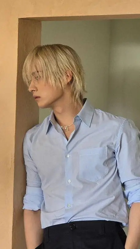 ai character: Lee Minho  background