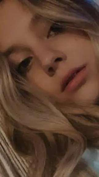 ai character: Lexi background