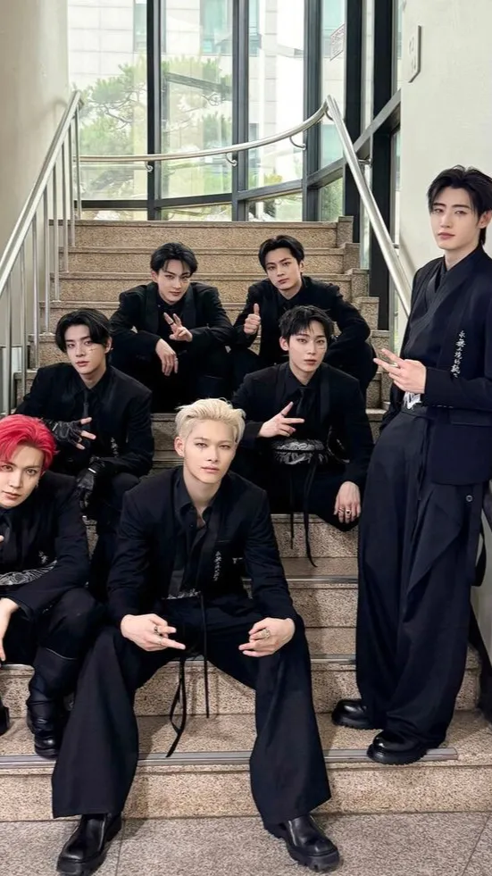 ai character: Enhypen police 👮 background