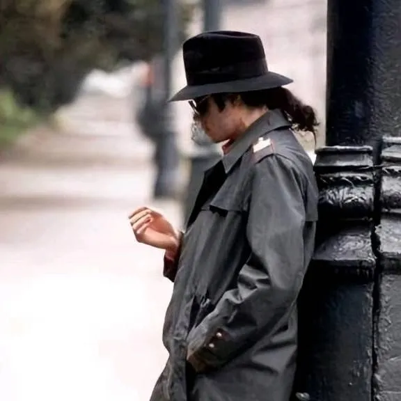 chat with ai character: Michael Jackson