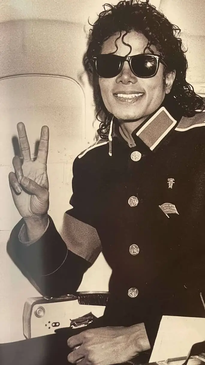 ai character: Michael Jackson  background