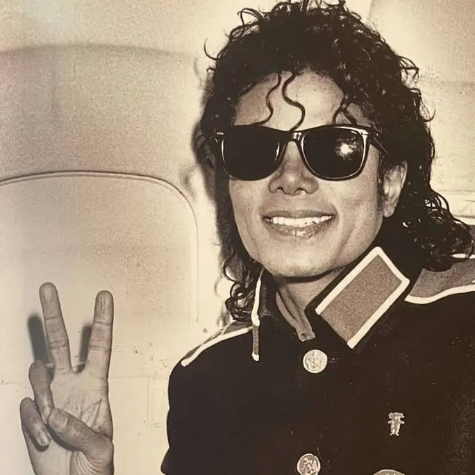 chat with ai character: Michael Jackson 
