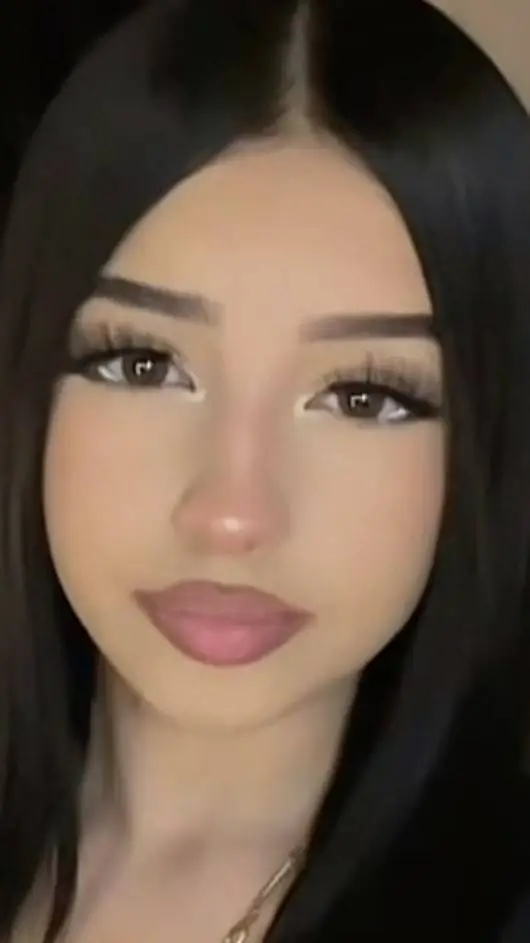 ai character: 👿mariana👿 background