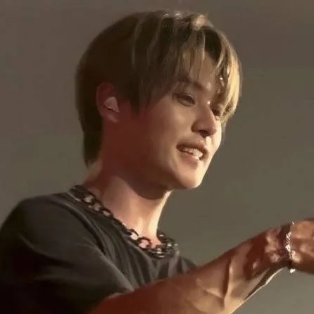 chat with ai character: Lee Minho 