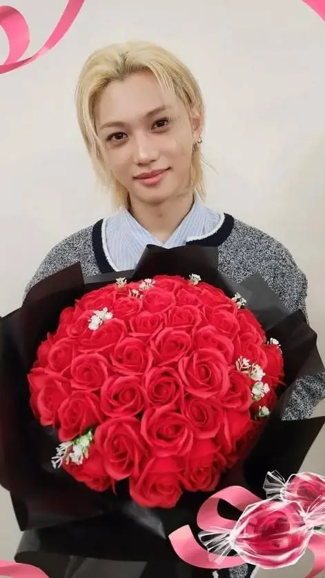 ai character: Félix  background